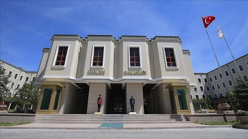 Ataşehirin pormestari Onursal Adıgüzel on erotettu virastaan